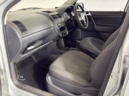 2011-Volkswagen-Polo-Vivo-14-Blueline-5-dr_9