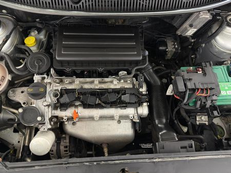 2011-Volkswagen-Polo-Vivo-14-Blueline-5-dr_13