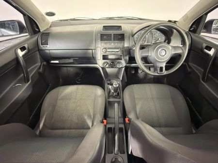 2011-Volkswagen-Polo-Vivo-14-Blueline-5-dr_6