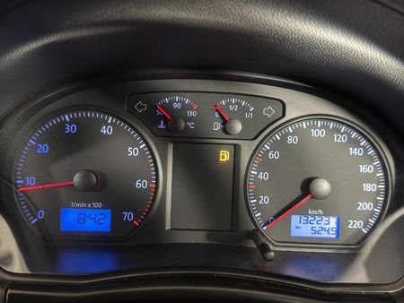 2011-Volkswagen-Polo-Vivo-14-Blueline-5-dr_7