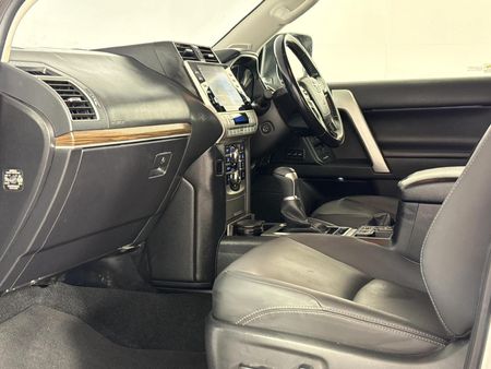 2023-Toyota-Land-Cruiser-Prado-28-GD-VX-Auto_9