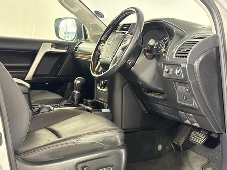 2023-Toyota-Land-Cruiser-Prado-28-GD-VX-Auto_10