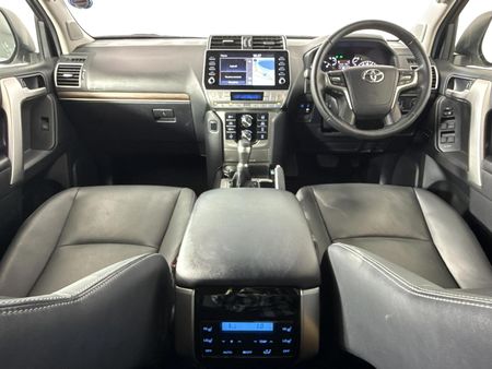 2023-Toyota-Land-Cruiser-Prado-28-GD-VX-Auto_6