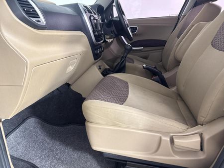 2018-Mahindra-TUV-300-15-TD-7-seat_9