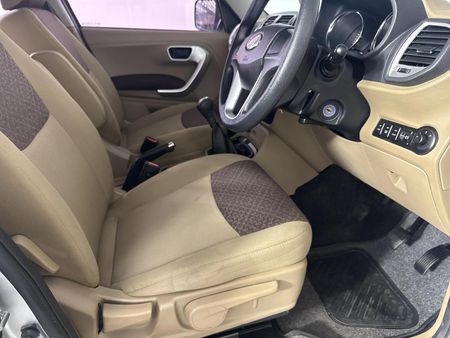 2018-Mahindra-TUV-300-15-TD-7-seat_10