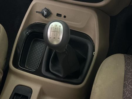 2018-Mahindra-TUV-300-15-TD-7-seat_11