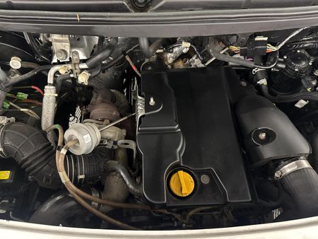 2018-Mahindra-TUV-300-15-TD-7-seat_14