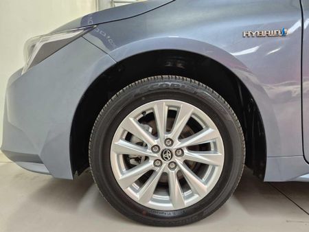 2025-Toyota-Corolla-18-XS-Hybrid-Auto_10