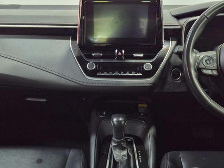 2025-Toyota-Corolla-18-XS-Hybrid-Auto_11