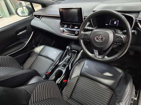 2025-Toyota-Corolla-18-XS-Hybrid-Auto_19