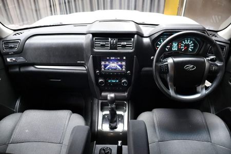 2025-Mahindra-Pik-Up-22-mHawk-S11-4x4-Auto-Double-Cab_8