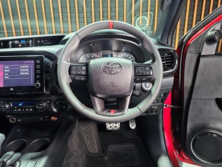 2025-Toyota-Hilux-28GD-6-GR-Sport-Double-Cab-4x4_9