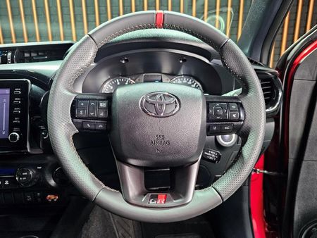 2025-Toyota-Hilux-28GD-6-GR-Sport-Double-Cab-4x4_10