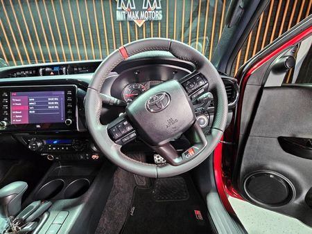 2025-Toyota-Hilux-28GD-6-GR-Sport-Double-Cab-4x4_18