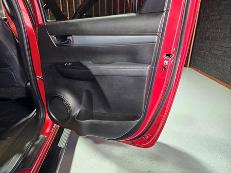 2025-Toyota-Hilux-28GD-6-GR-Sport-Double-Cab-4x4_19