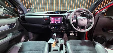 2025-Toyota-Hilux-28GD-6-GR-Sport-Double-Cab-4x4_22