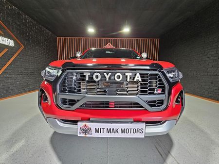 2025-Toyota-Hilux-28GD-6-GR-Sport-Double-Cab-4x4_4