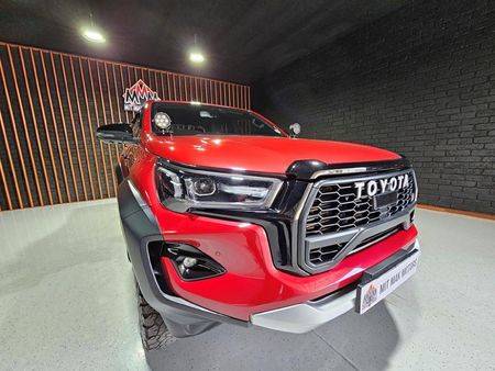 2025-Toyota-Hilux-28GD-6-GR-Sport-Double-Cab-4x4_5