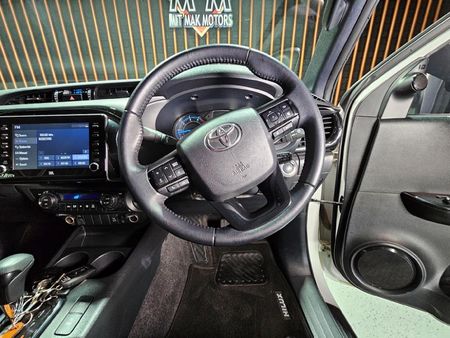 2023-Toyota-Hilux-28-GD-6-Raised-Body-Legend-4x4-Auto-Double-Cab_18