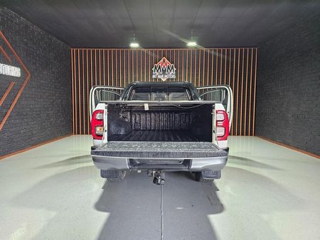 2023-Toyota-Hilux-28-GD-6-Raised-Body-Legend-4x4-Auto-Double-Cab_24