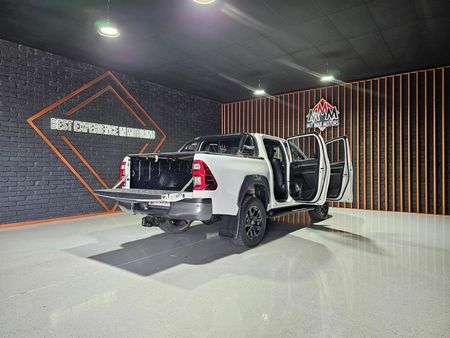 2023-Toyota-Hilux-28-GD-6-Raised-Body-Legend-4x4-Auto-Double-Cab_25