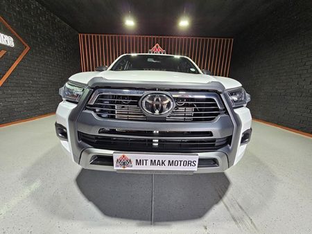 2023-Toyota-Hilux-28-GD-6-Raised-Body-Legend-4x4-Auto-Double-Cab_4