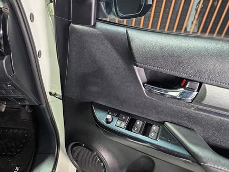 2023-Toyota-Hilux-28-GD-6-Raised-Body-Legend-4x4-Auto-Double-Cab_7