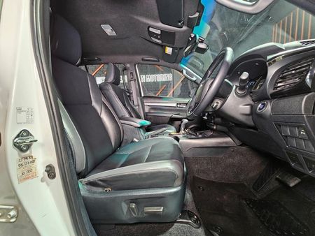 2023-Toyota-Hilux-28-GD-6-Raised-Body-Legend-4x4-Auto-Double-Cab_8