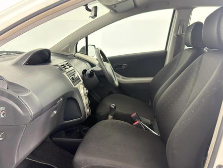 2008-Toyota-Yaris-T1-5-dr_9