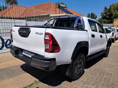 2017-Toyota-Hilux-24-GD-6-Raised-Body-SRX-Double-Cab_11