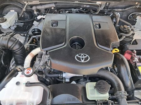 2017-Toyota-Hilux-24-GD-6-Raised-Body-SRX-Double-Cab_12