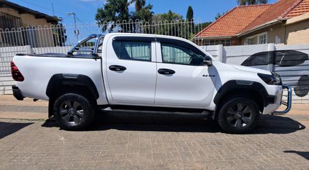2017-Toyota-Hilux-24-GD-6-Raised-Body-SRX-Double-Cab_3