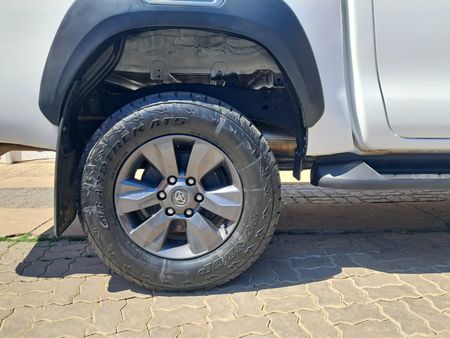2017-Toyota-Hilux-24-GD-6-Raised-Body-SRX-Double-Cab_7