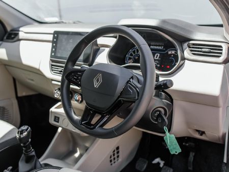 2026-Renault-Triber-10-Techno_8
