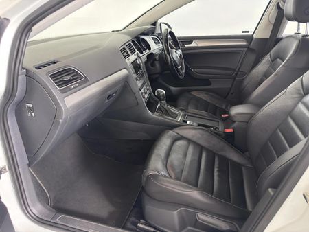 2015-Volkswagen-Golf-VII-14-TSI-Comfortline-Auto_9
