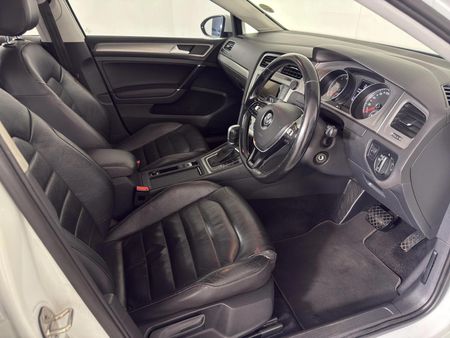 2015-Volkswagen-Golf-VII-14-TSI-Comfortline-Auto_10