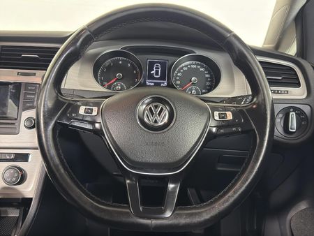 2015-Volkswagen-Golf-VII-14-TSI-Comfortline-Auto_13