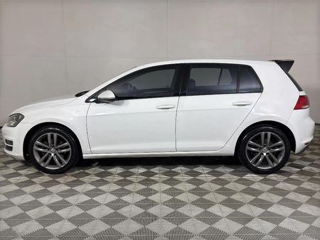 2015-Volkswagen-Golf-VII-14-TSI-Comfortline-Auto_5