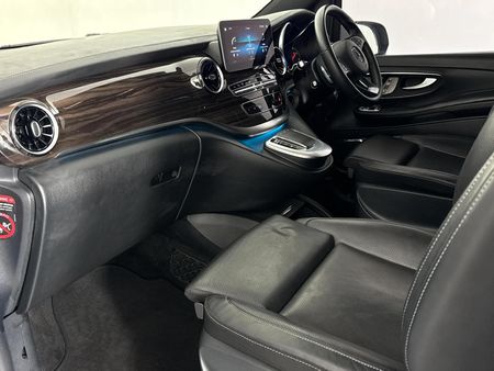 2023-Mercedes-Benz-V-Class-V220d-Avantgarde-Auto_9