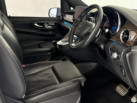 2023-Mercedes-Benz-V-Class-V220d-Avantgarde-Auto_10