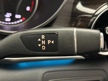 2023-Mercedes-Benz-V-Class-V220d-Avantgarde-Auto_11