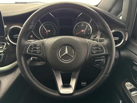 2023-Mercedes-Benz-V-Class-V220d-Avantgarde-Auto_13