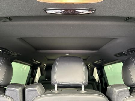 2023-Mercedes-Benz-V-Class-V220d-Avantgarde-Auto_17