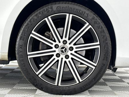 2023-Mercedes-Benz-V-Class-V220d-Avantgarde-Auto_19