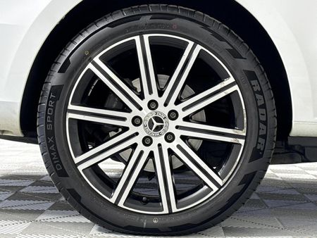 2023-Mercedes-Benz-V-Class-V220d-Avantgarde-Auto_21