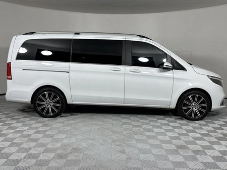 2023-Mercedes-Benz-V-Class-V220d-Avantgarde-Auto_3