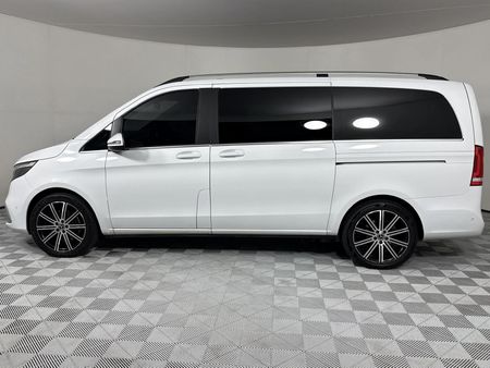 2023-Mercedes-Benz-V-Class-V220d-Avantgarde-Auto_5