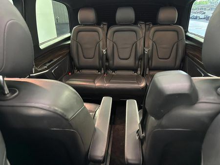 2023-Mercedes-Benz-V-Class-V220d-Avantgarde-Auto_8