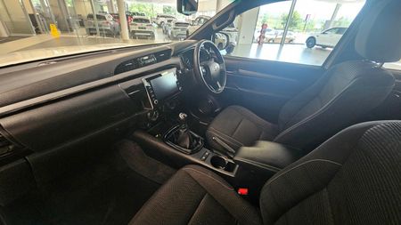 2021-Toyota-Hilux-28-GD-6-Raised-Body-Legend-4x4-Extended-Cab_5