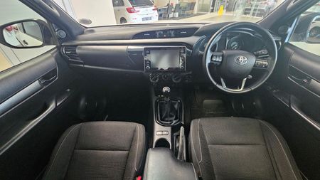2021-Toyota-Hilux-28-GD-6-Raised-Body-Legend-4x4-Extended-Cab_6
